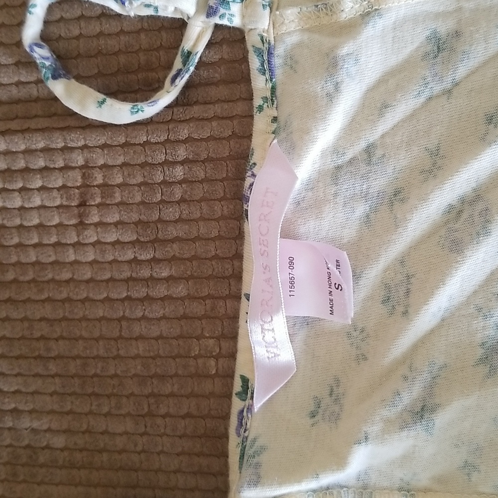 Vintage Victoria's secret floral chemise - Picture 2 of 3